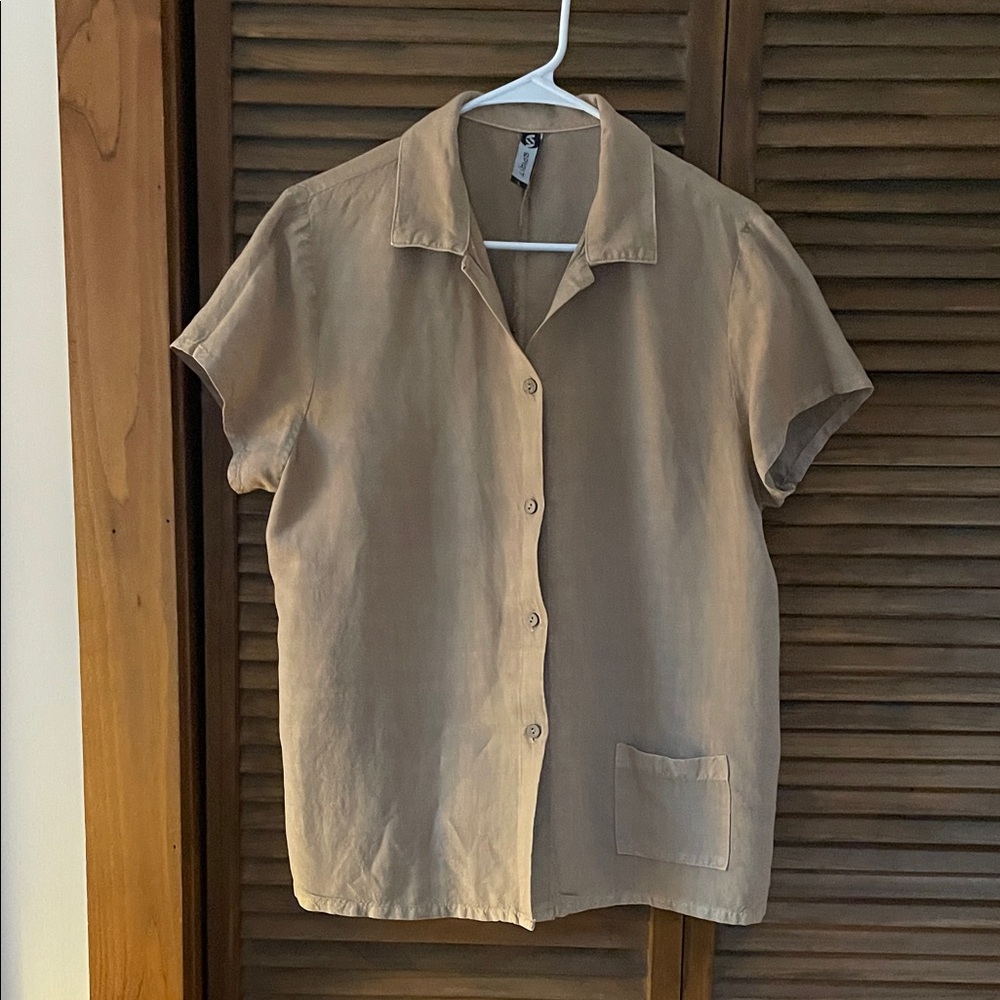 Tan Linen/Rayon Button-Down Short Sleeve Blouse w/ Front Pocket